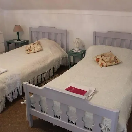 Maison Familiale Nyaraló Charneca
